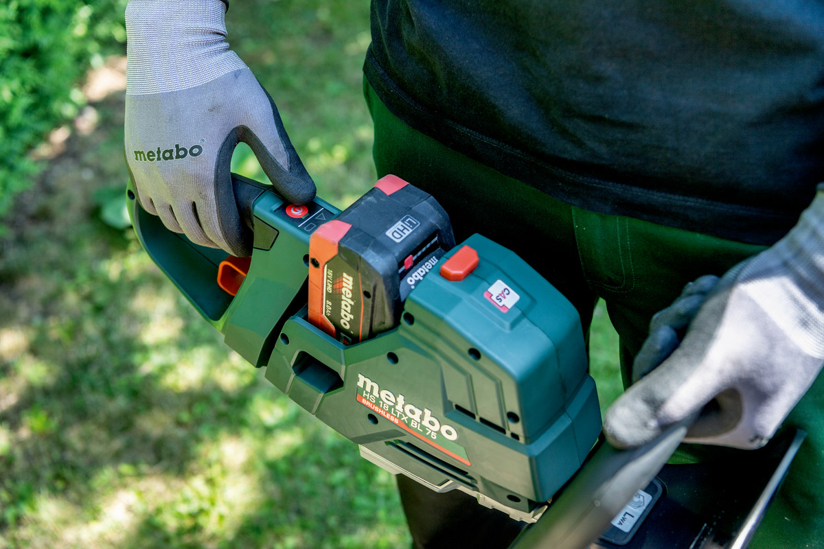 HS 18 LTX BL 75 Tagliasiepi a batteria - immagine 14